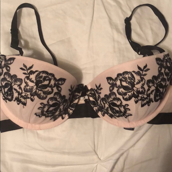 Bras - Picture 4 of 6